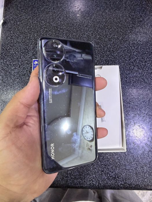 Honor 90 pamit 12.512 g holati yahwi karopka dak bor oqip tel qlila