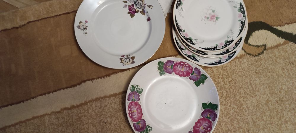 Тарелки, ляганы  фарфоровые,