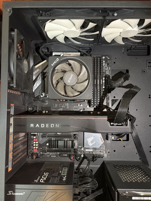 Unitate PC Gaming - RYZEN 7 3800X 3.9 GHZ + RX 5700 XT 8GB
