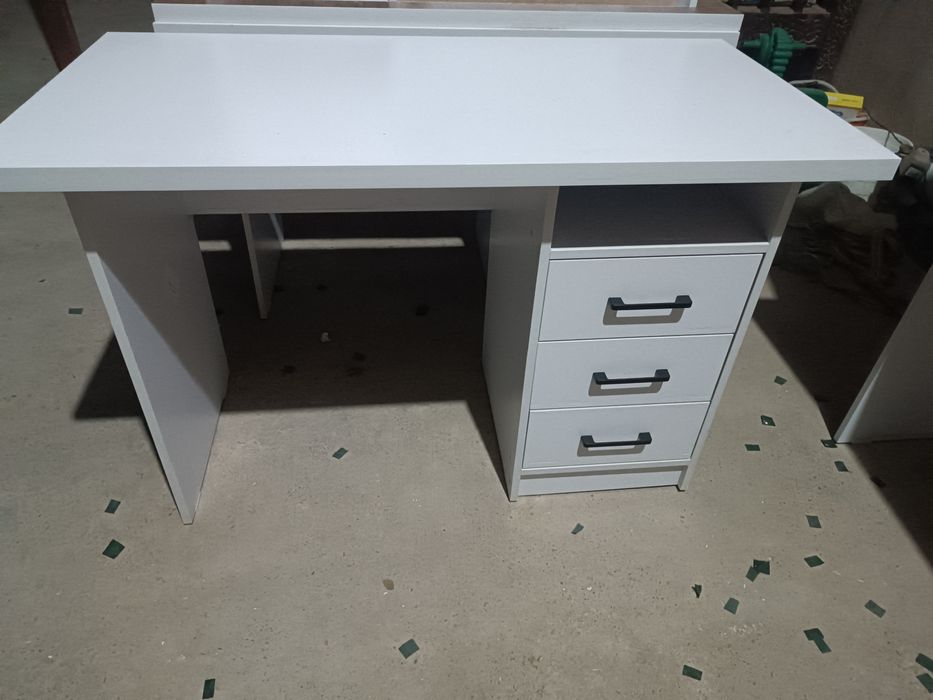 Письменные столы из ЛДСП и ЛМДФ и в стиле,,''ЛОФТ