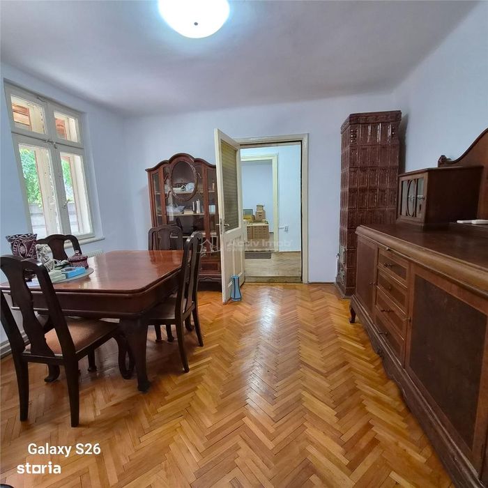 apartament 3 camere la curte, pivnita, centrala, Armeneasca- Mosilor