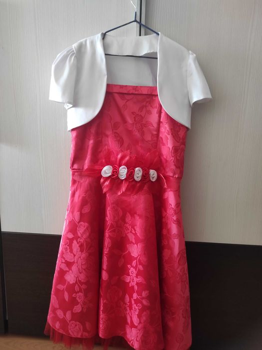 Красное праздничное  платье