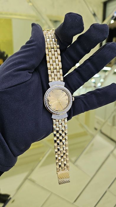 Женские золотые ролексы с бриллиантами
Очень нежная и классическая мод