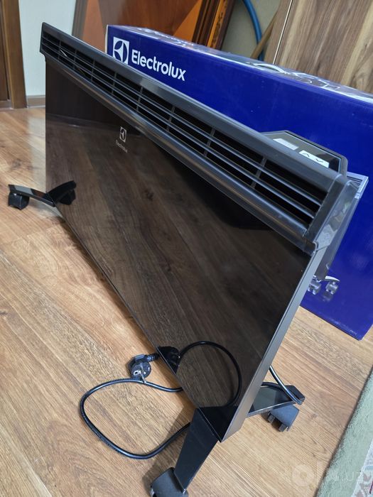 Электрический конвектор из стеклокерамики      Electrolux