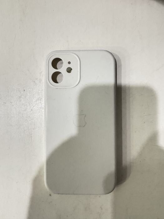 Чехлы на iPhone 12