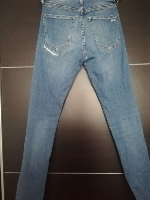 Дънки на марката H&M