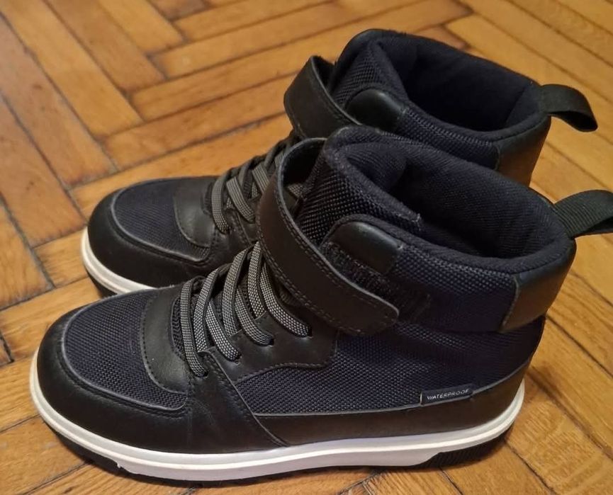 Ghete baieti

Hainute baieti #marimea128, #marimea134,#ghetemarimea33,