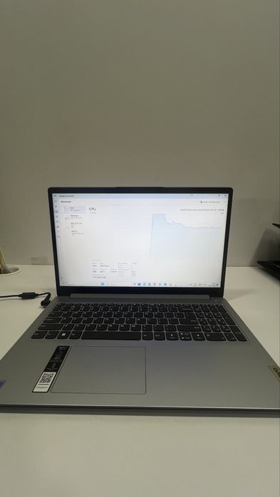 Lenovo IdeaPad 1 – Procesor Pentium Quad-Core (4 nuclee)