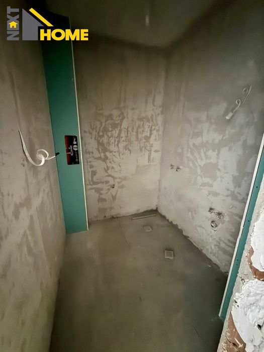 Тристаен апартамент в новопостроена жилищна сграда, със собствен двор