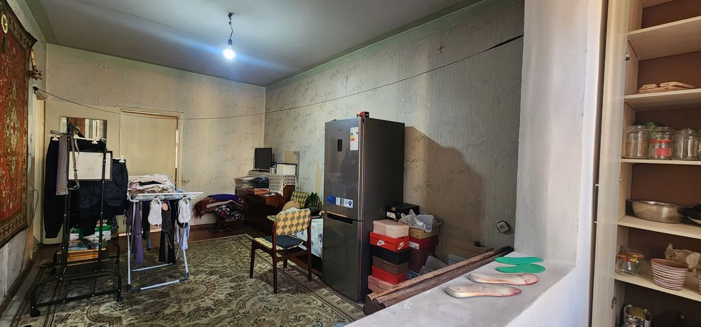 Продается Мирзо Улугбек район Кателний 2комнатная место отлично