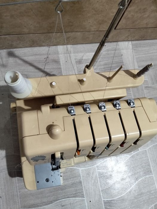 Продам коверлог Merrylock 5550A