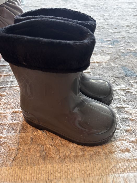 Продам детскую обувь