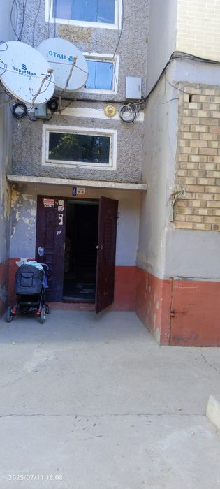 Срочно продаю квартиру 2 компания 1 этаж