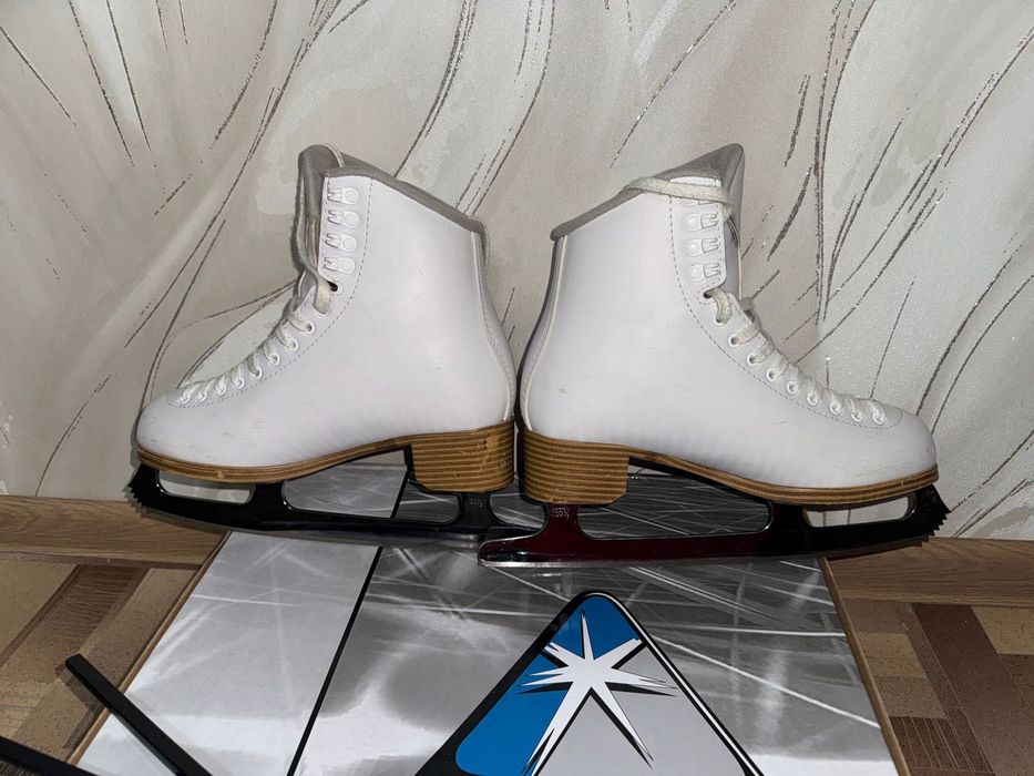 Продам фигурные коньки