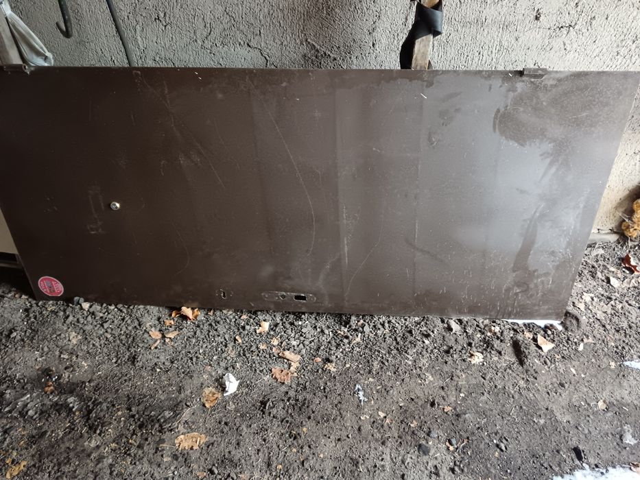 Железный дверь..