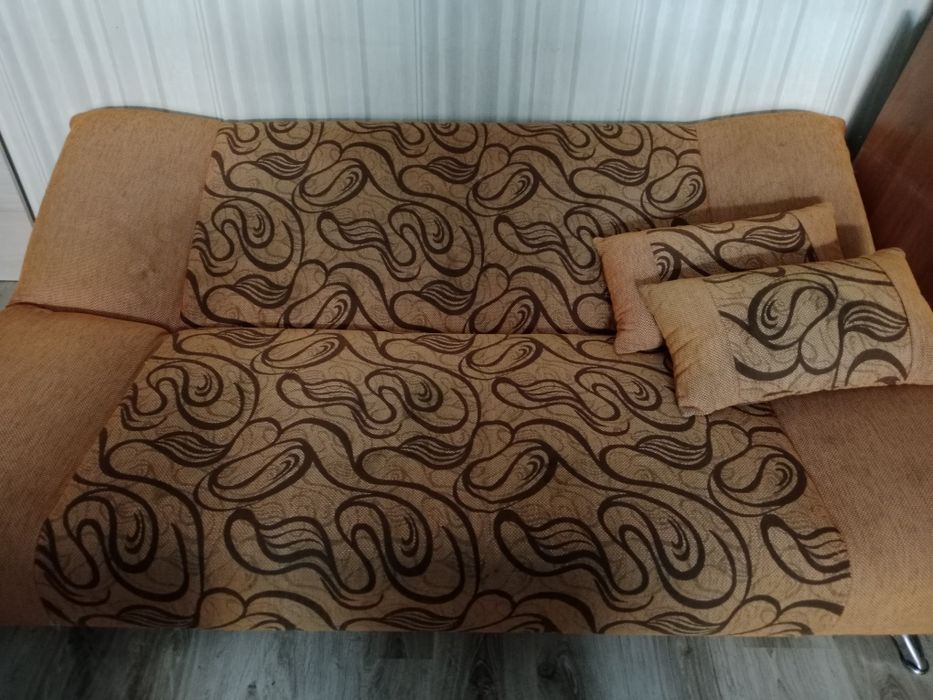 Срочно продам два кресла и диван