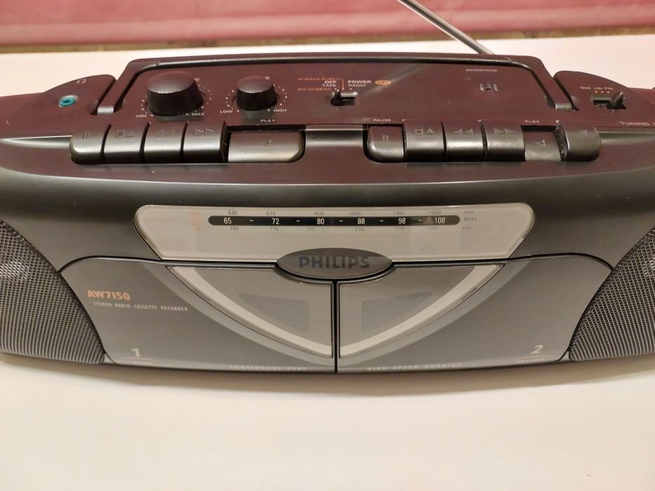 Dublu radiocasetofon Philips Boombox AW7150. Funcționare foarte bună.