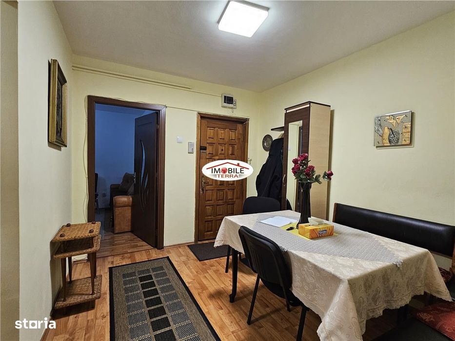 Apartament 3 camere decomandat cu pivnita de vanzare in Vasile Aaron