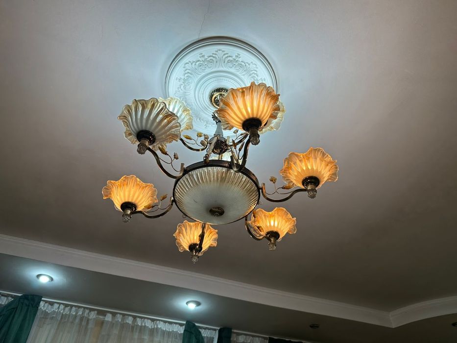 Продам люстру срочно