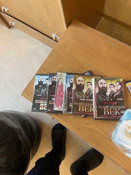 Продам Касеты с музыками дисковод