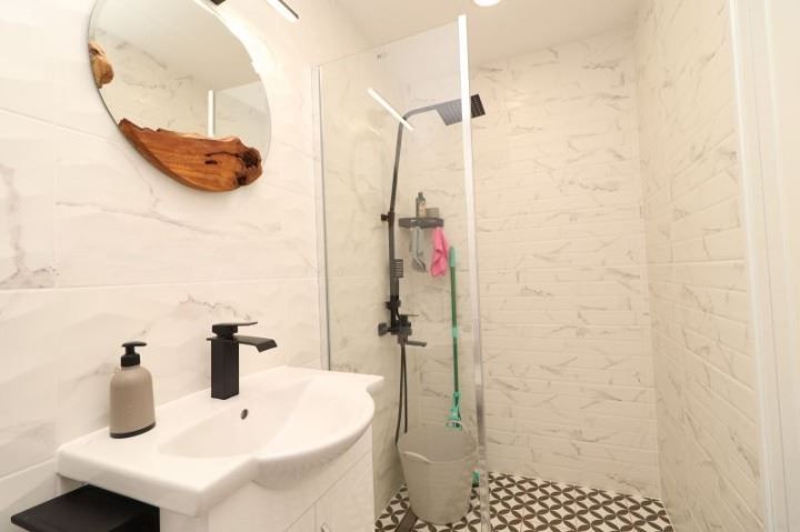 Продава се Двустаен апартамент в София, Люлин 6 - 71 кв.м за 2479 €/кв.м - Снимка #9