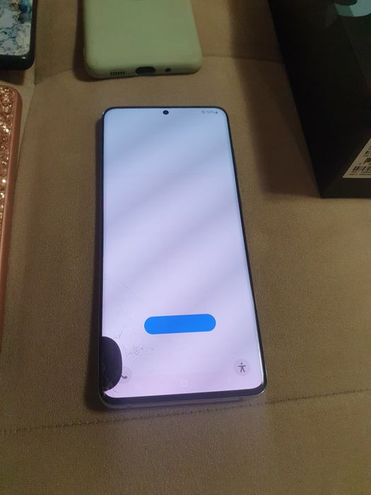 Продавам Samsung s20 plus