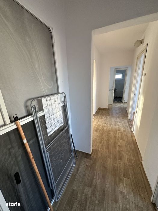 Apartament de 4 camere de vânzare, etaj 3