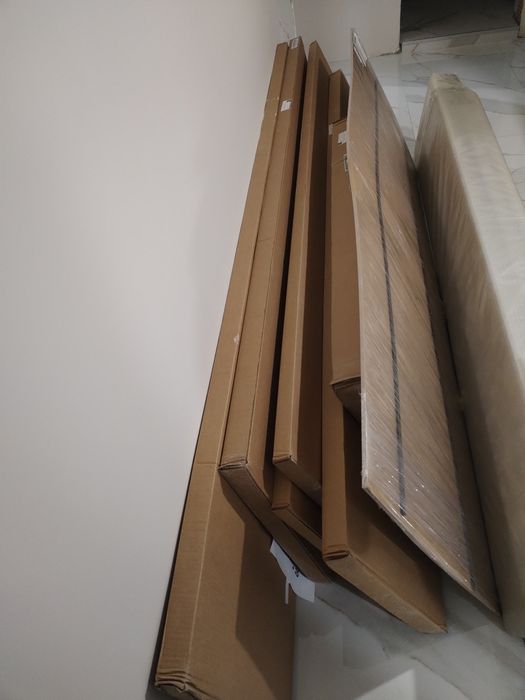 Продавам чисто нов гардероб "Медея", бял гланц