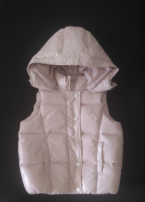 Пролетно яке с качулка момиче