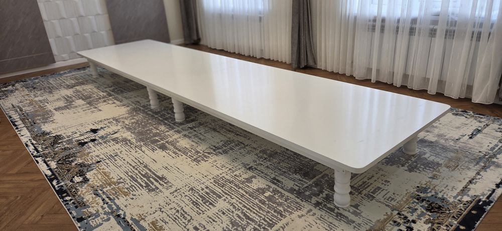 Стол гостевой и кухонные