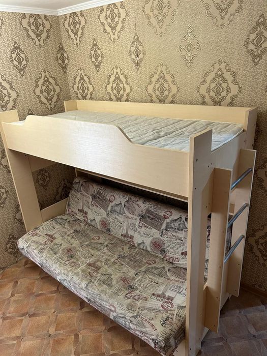 Двухярусная детская кровать