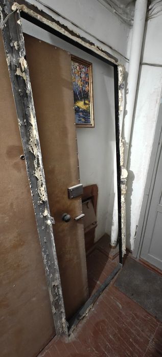 Продам металлический двери б/у