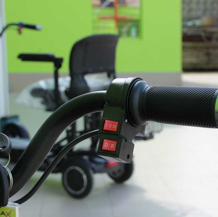 Сгъваема електрическа четириколка MaxMotors Black