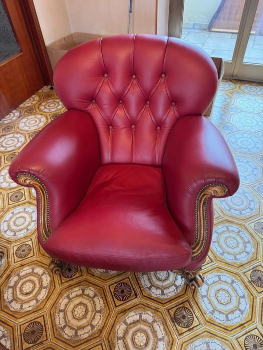 Salon superb, compus din:
 Canapea din piele, 3 locuri set salon italy