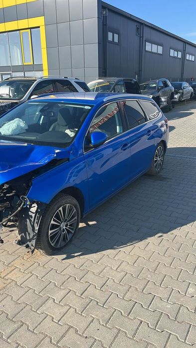 Dezmembram Peugeot 308 break 1.2 benzina din 2020