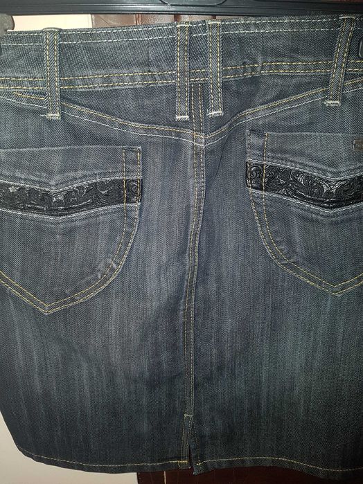 Дамски дънкови поли , едната  Kensol. По 25 лв.