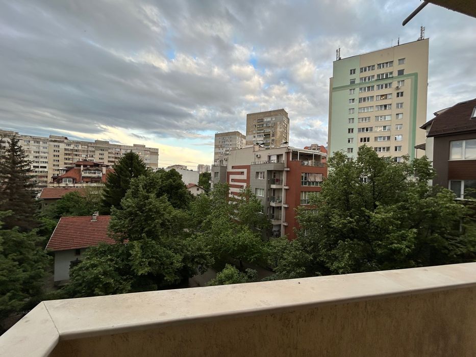 Дава се под наем Тристаен апартамент в София, Красно село - 76 кв.м за 663 € - Снимка #2