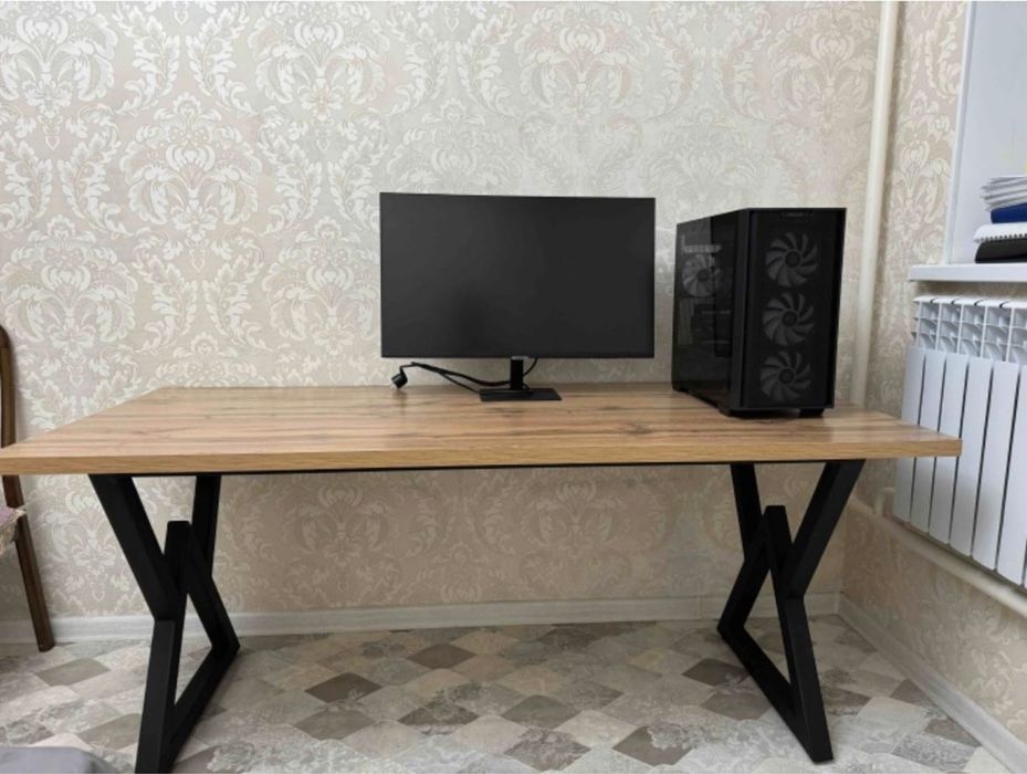 Продаю письменный стол в отличном состоянии!