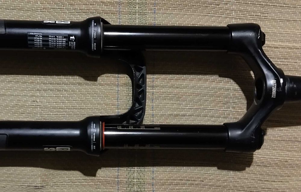 Вилка RockShox Yari RC [27.5] 170mm