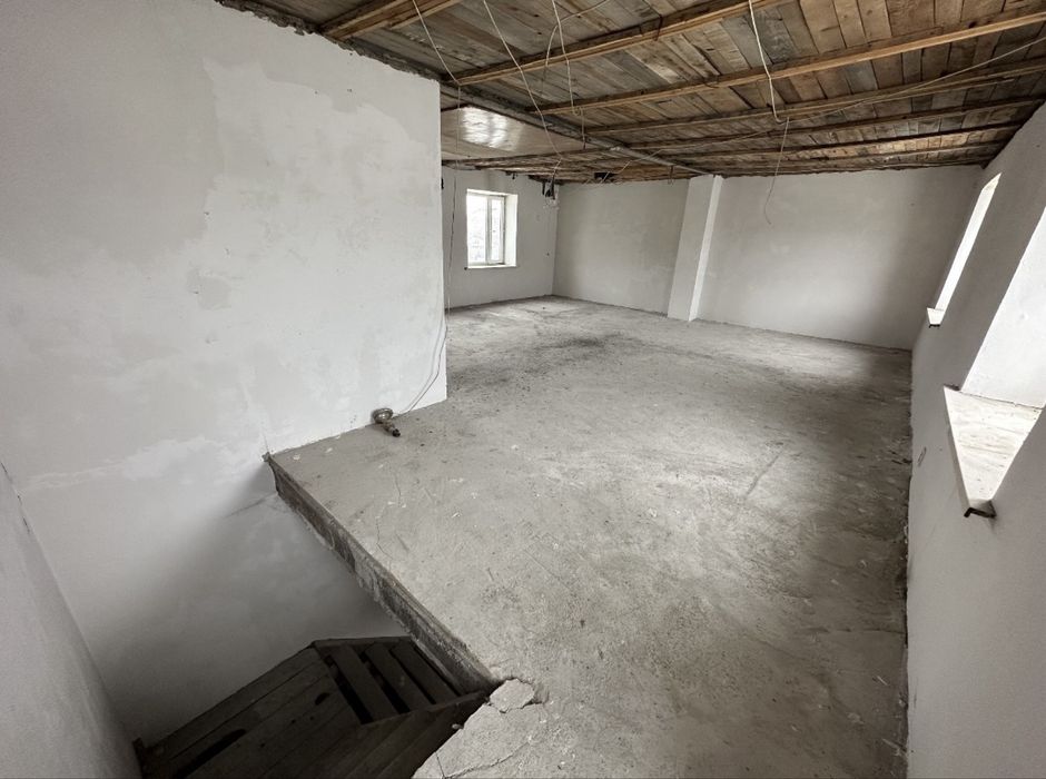 Продам участок с двумя зданиями!