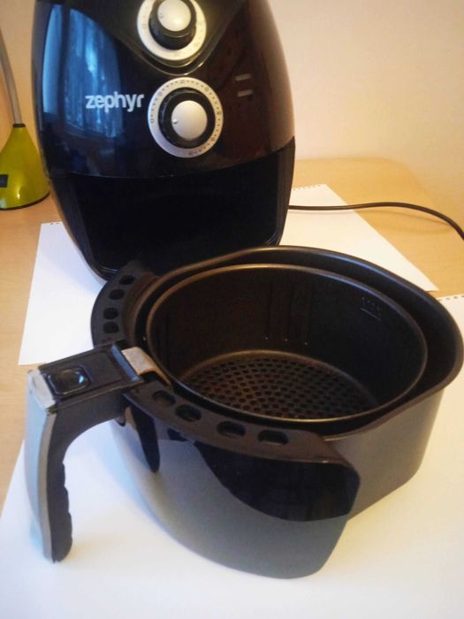 Фритюрник с горещ въздух 2.6 л.