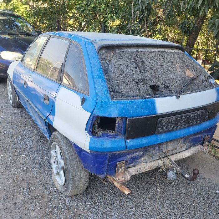 Машина opel astra