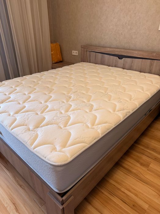 Продам матрас в отличном состоянии