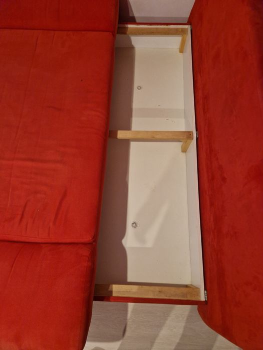 Canapea rosie extensibila