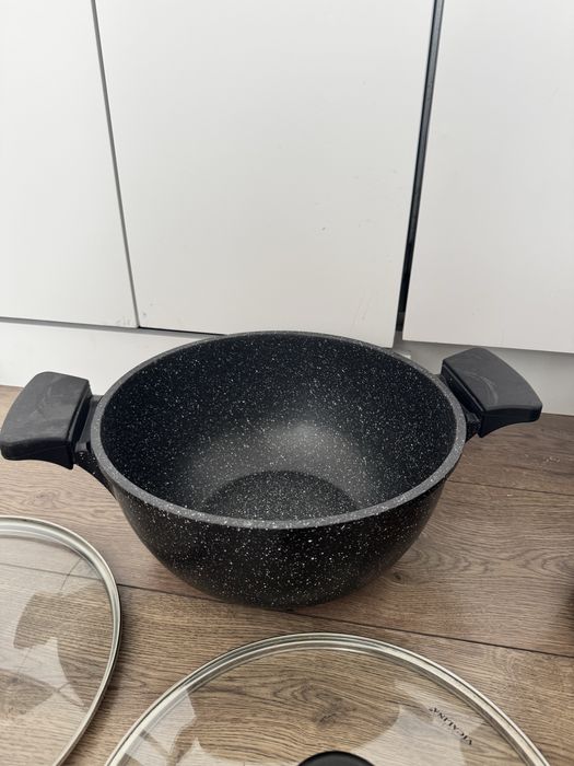 Отдам Кастрюли с крышками и одну блинницу