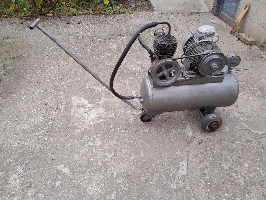 Vând compresor 220-380