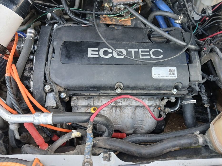 Мотор объём 1,6   сатылады