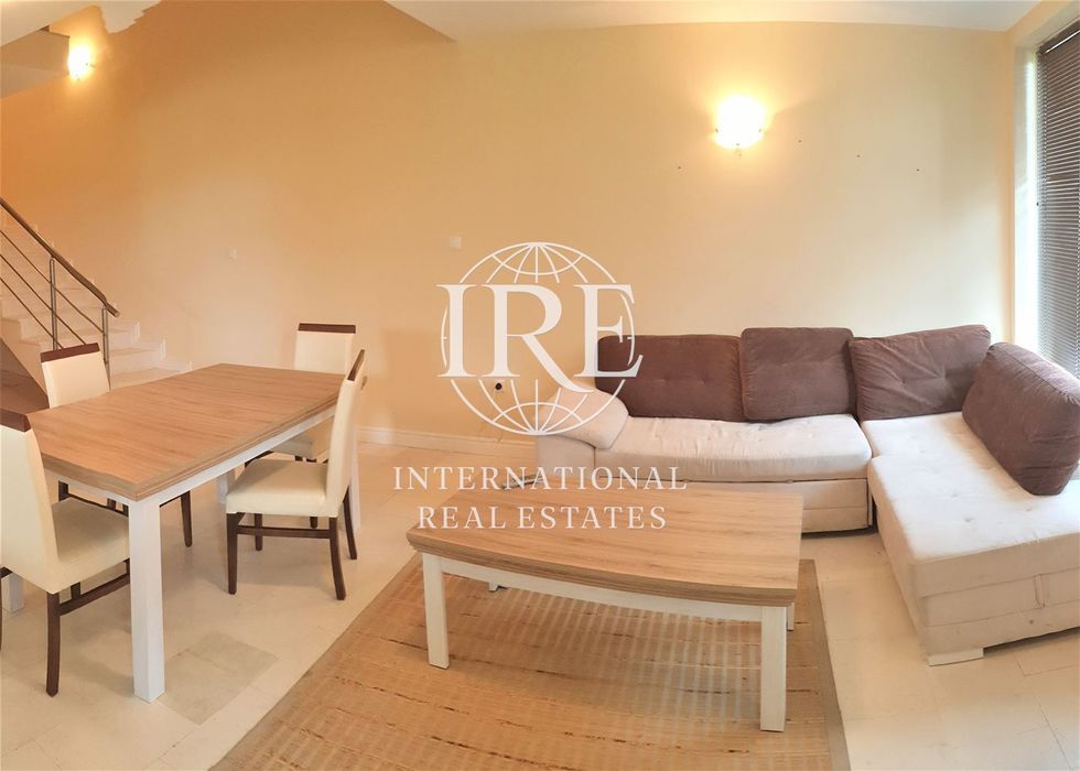 Двуетажна къща с басейн! Три спални! Простор! Живописна природа! Част