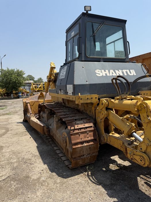 Бульдозер SHANTU  SD 23  йили 2013 сотилади
