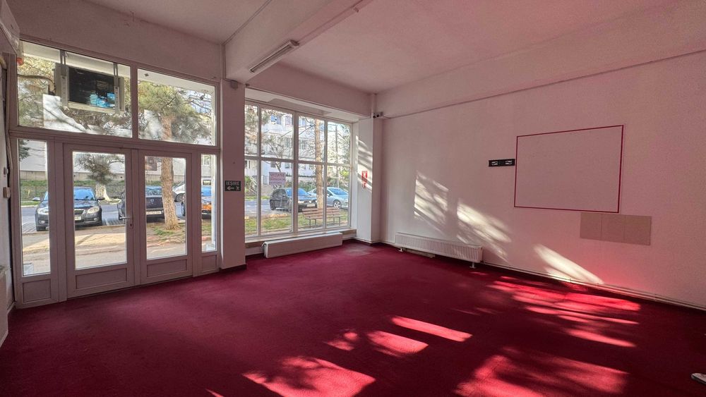 Spațiu comercial luminos, complet echipat, 65 mp – vad excelent